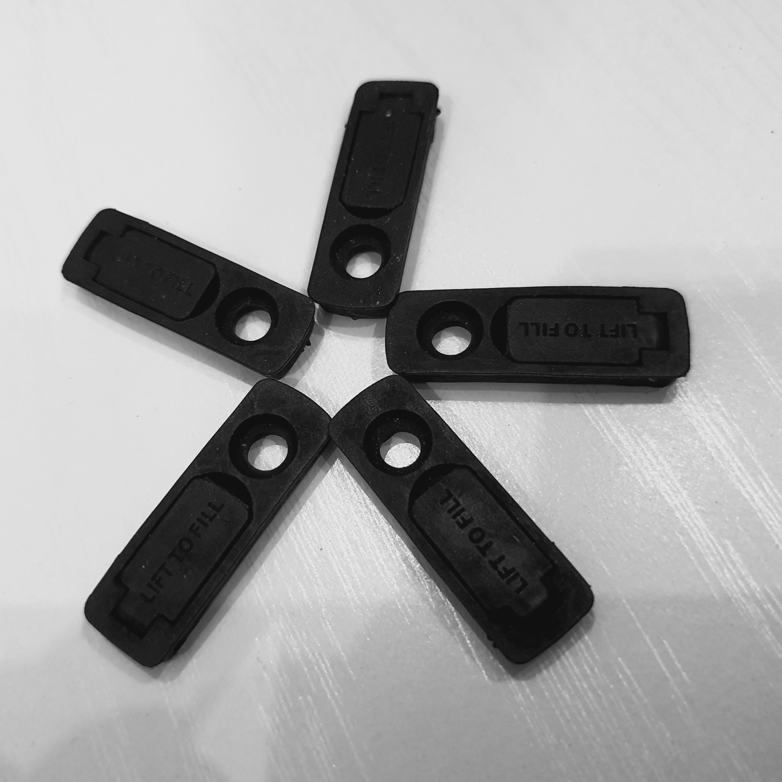 Phụ Kiện Đít Nhựa Giữ Kin Xăng Cho Bật Lửa Zippo