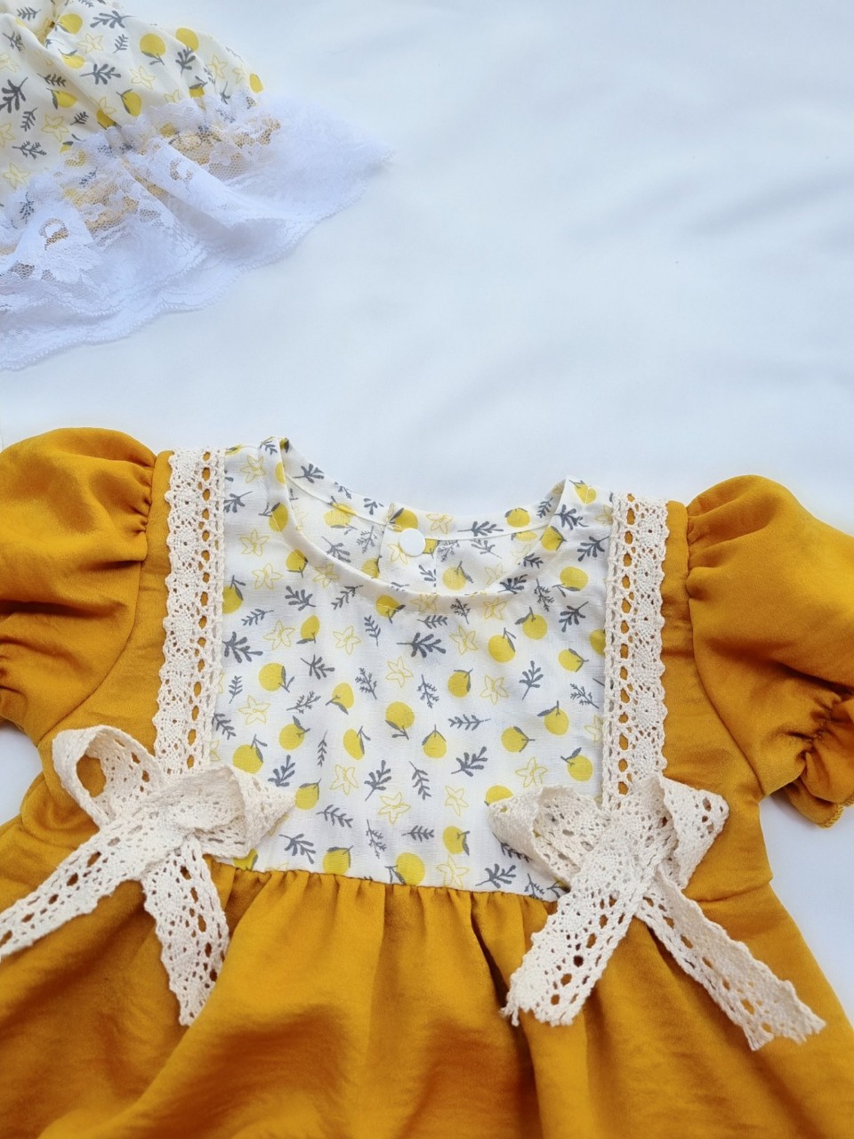 Bodysuit lụa vàng cho bé gái full sét 3 món size ss-13kg