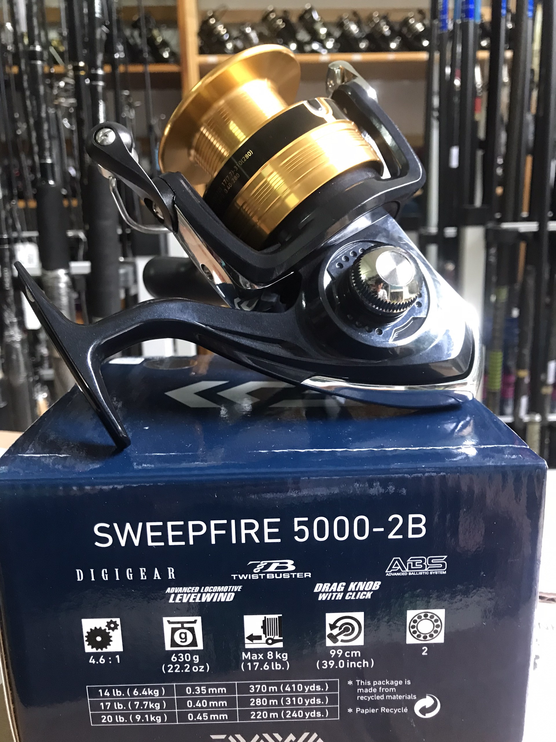 Máy câu cá daiwa sweepfire 5000 2b