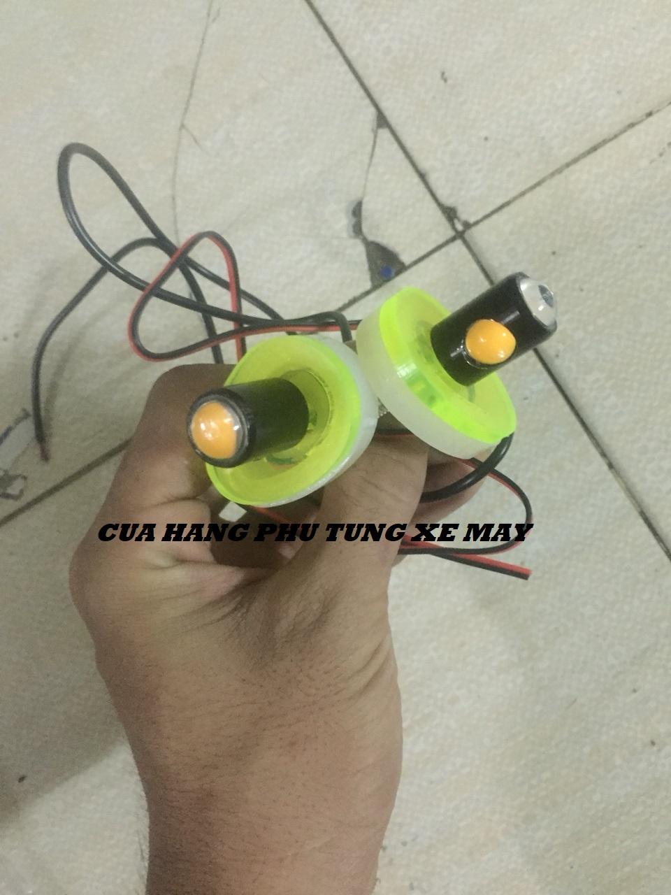 Đèn Xi nhan sau Nuti lông đền