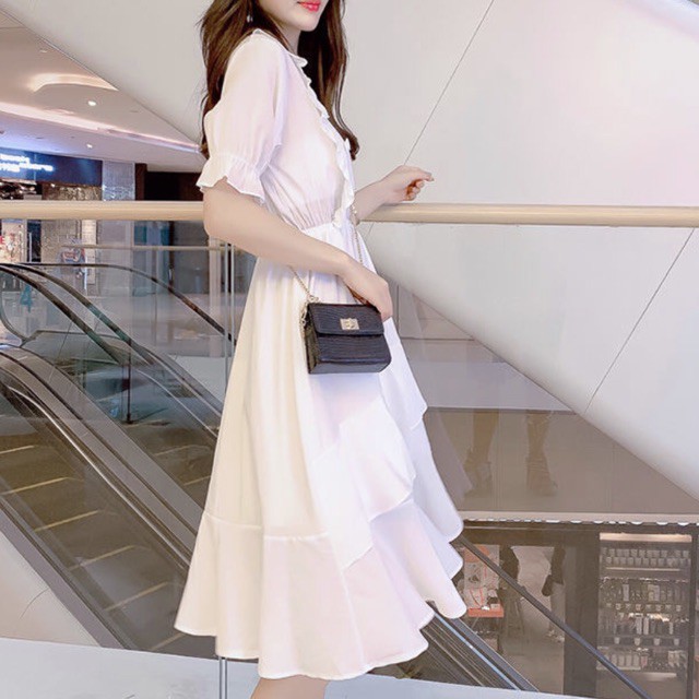 Đầm trắng cổ U tùng bèo