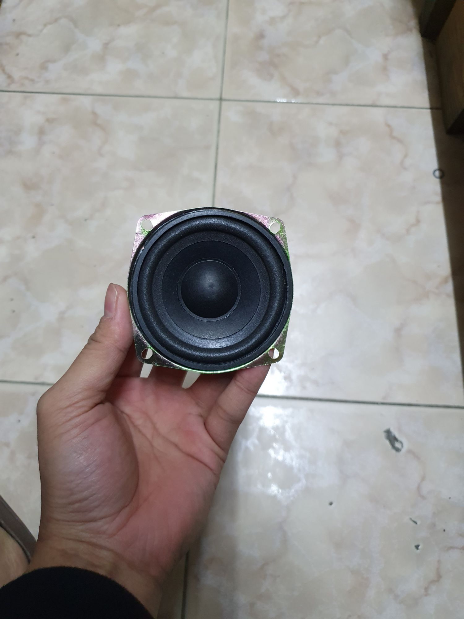 1 đôi loa rời vi tính nhỏ 8cm