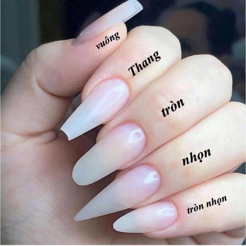 Móng úp thiết kế trắng gương đính đá
