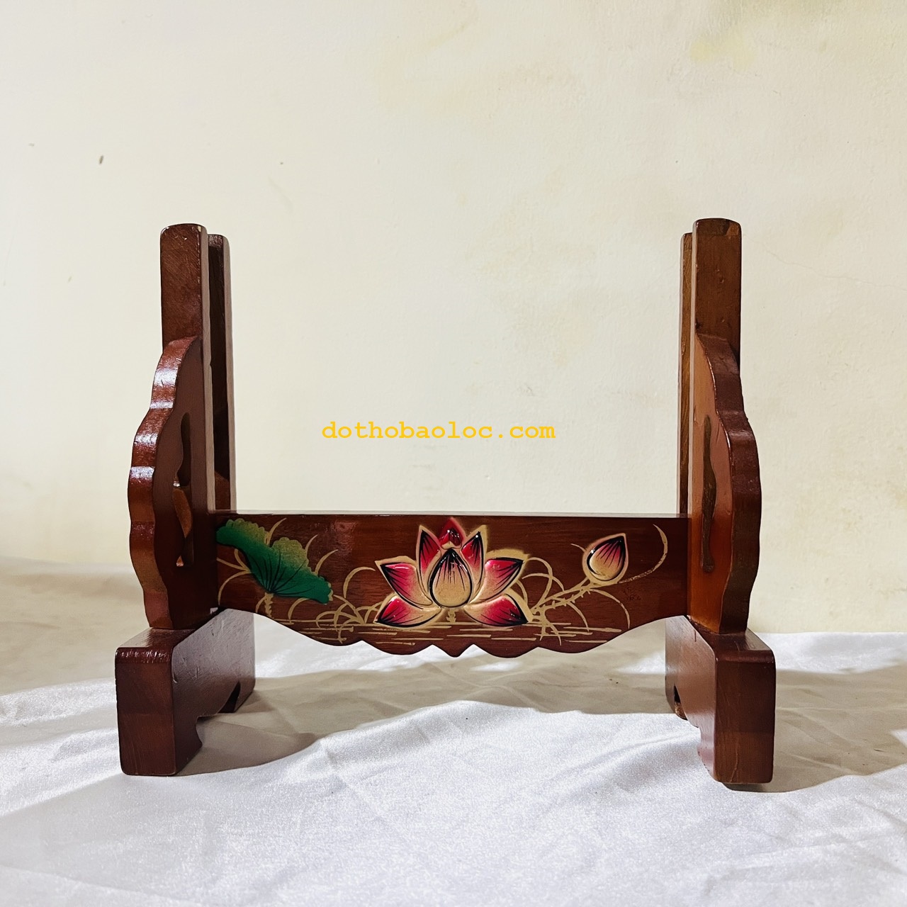 Giá để khung ảnh, khung tăng giảm hình thờ ngang 25cm gỗ tràm bông vàng sơn PU chống mối mọt và cẩn hoa
