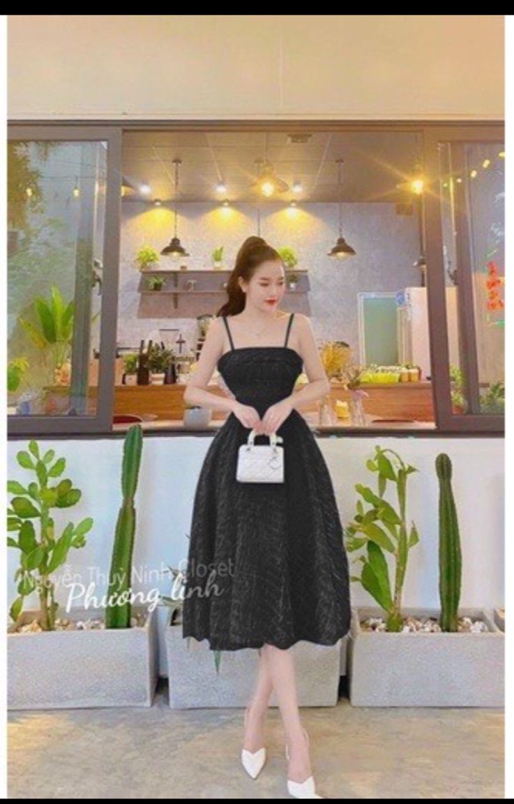 Đầm thiết kế hai dây lông vũ kiêu sa cao cấp