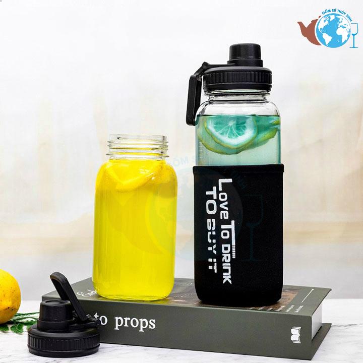COMBO 2 Bình thủy tinh túi vải đen lớn 1 lít và 750ml thiết kế nắp chiết rót, tay quai xách, nắp làm giá đỡ điện thoại