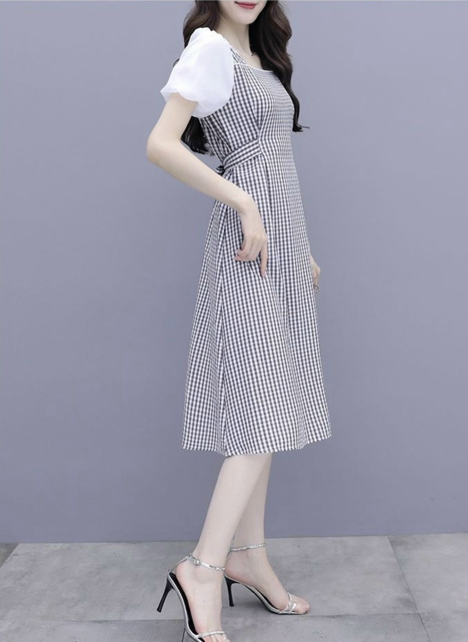 Đầm caro phối tay trắng thắt eo