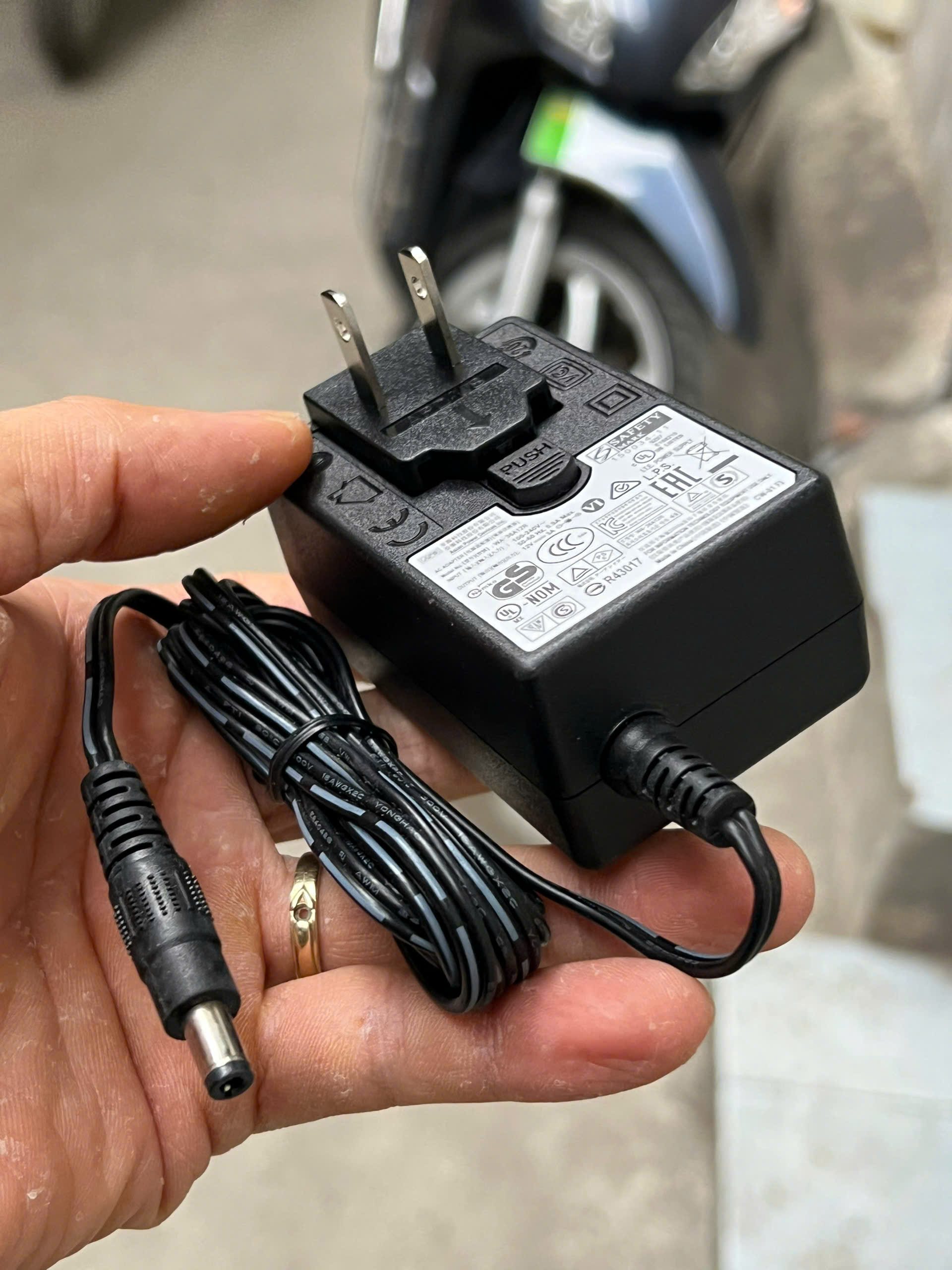 Adapter nguồn 12V 3A chính hãng tháo máy