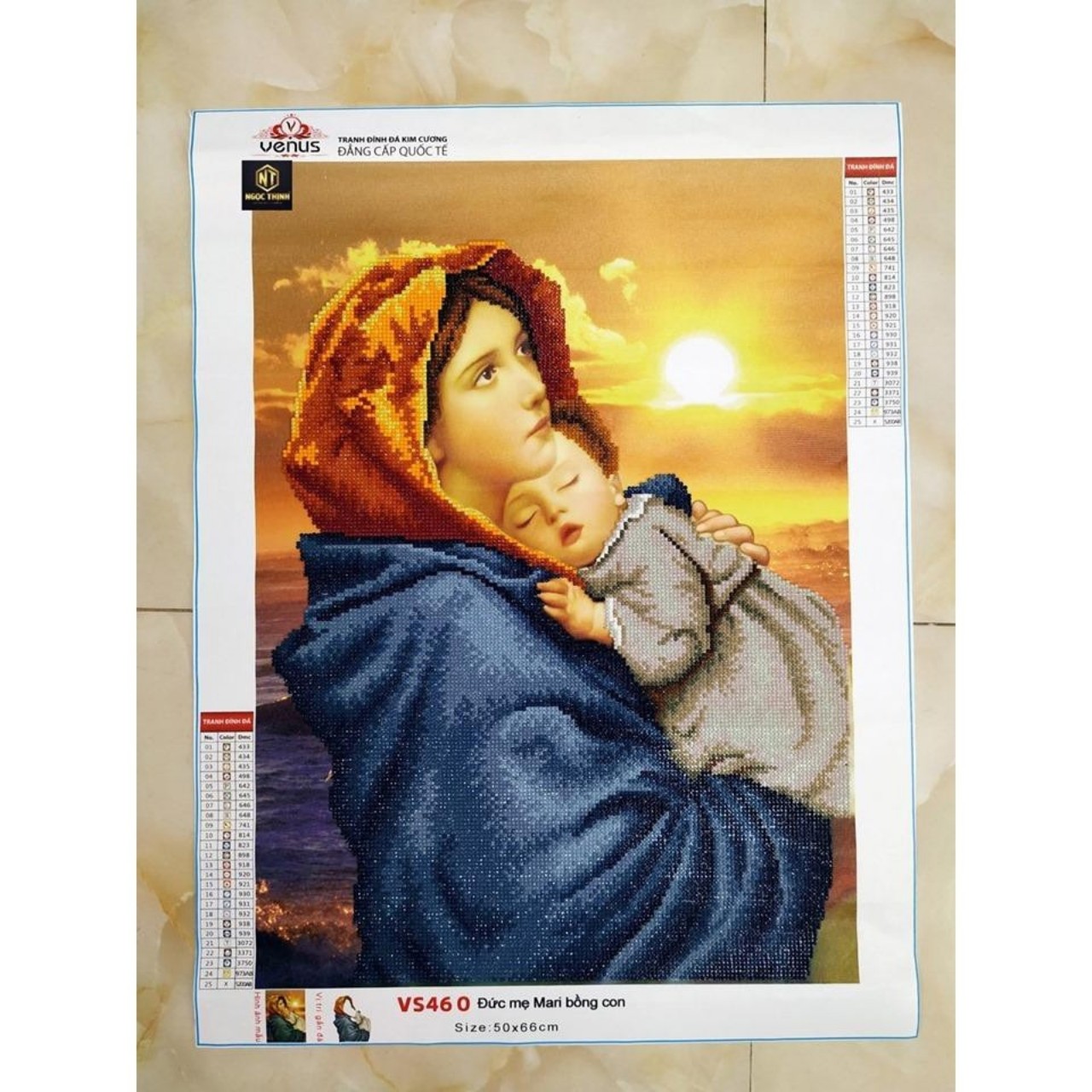 Tranh đính đá Đức mẹ Maria bồng con 50x66cm