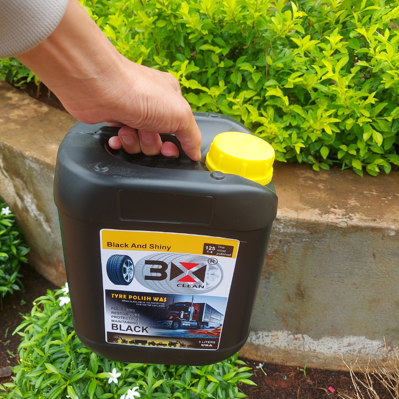 DUNG DỊCH ĐÁNH BÓNG LỐP Ô TÔ XE MÁY CAN 5 LÍT