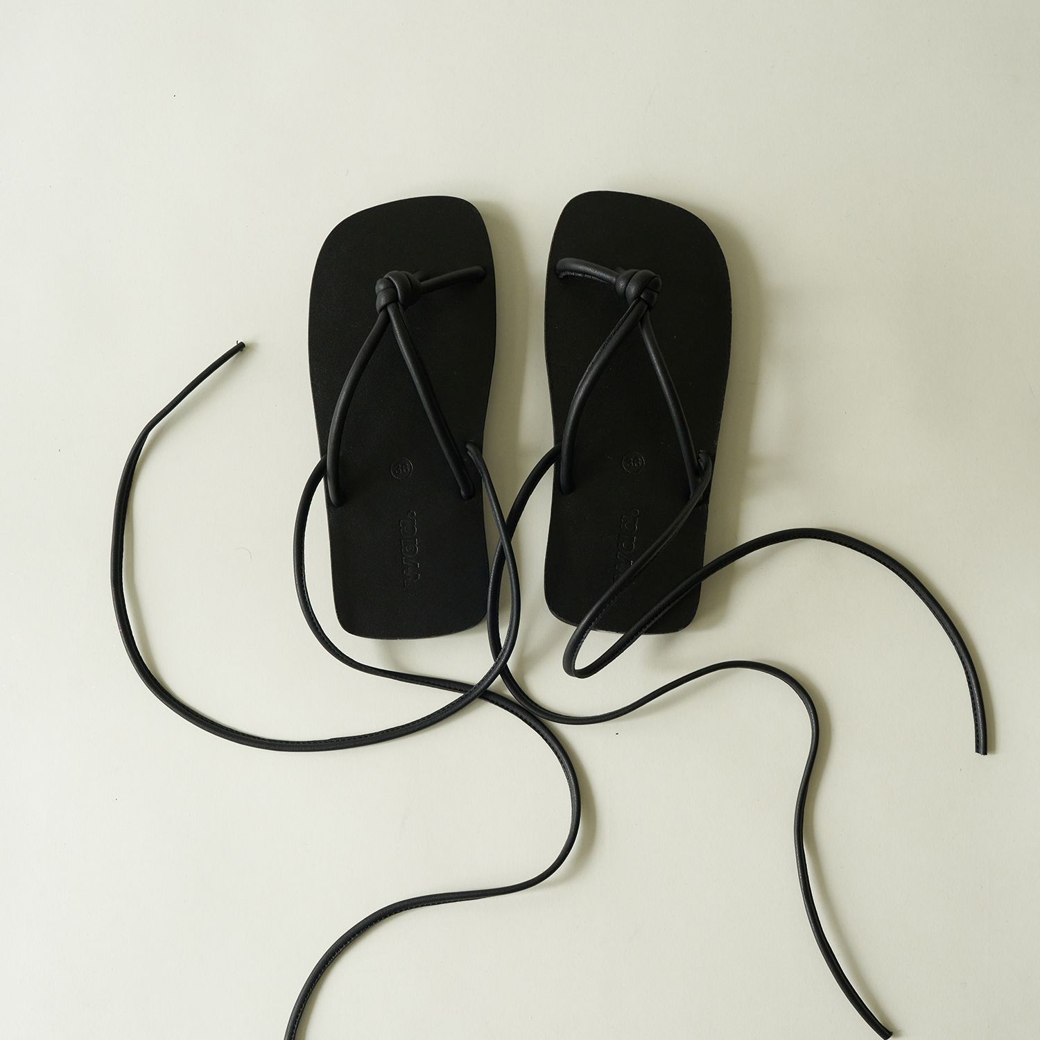 Nút+ Sandals waa. - Dép Nút+ Quai Da