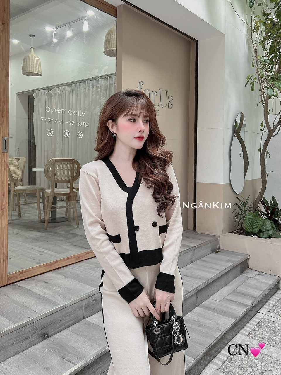 Set bộ len trơn viền cổ V 2 khuy