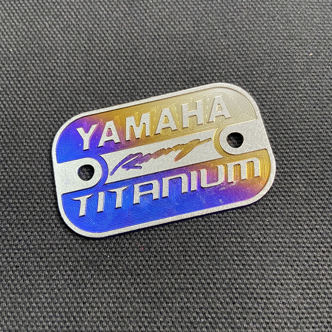 [VIRUS TITAN] TEM TITAN DÁN BÌNH DẦU TRANG TRÍ XE SIRIUS KEO 3M SIÊU ĐẸP (YAMAHA RACING TITANIUM).