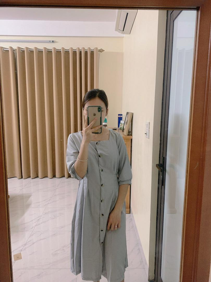 Đầm xám cổ vuông tay lỡ