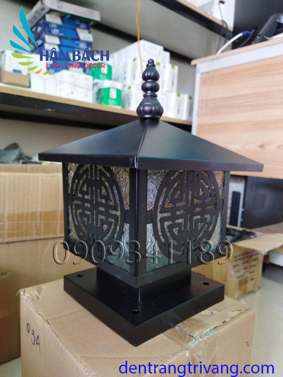 [HCM]Đèn trụ cổng D200. Tiết kiệm điện. Kích thước : Cao 25cm Mái 20cm x 20cm Đế 15cm x 15cm