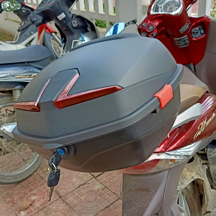 Tail-Mounted Storage Box for Motorbikes and Electric Vehicles Td05