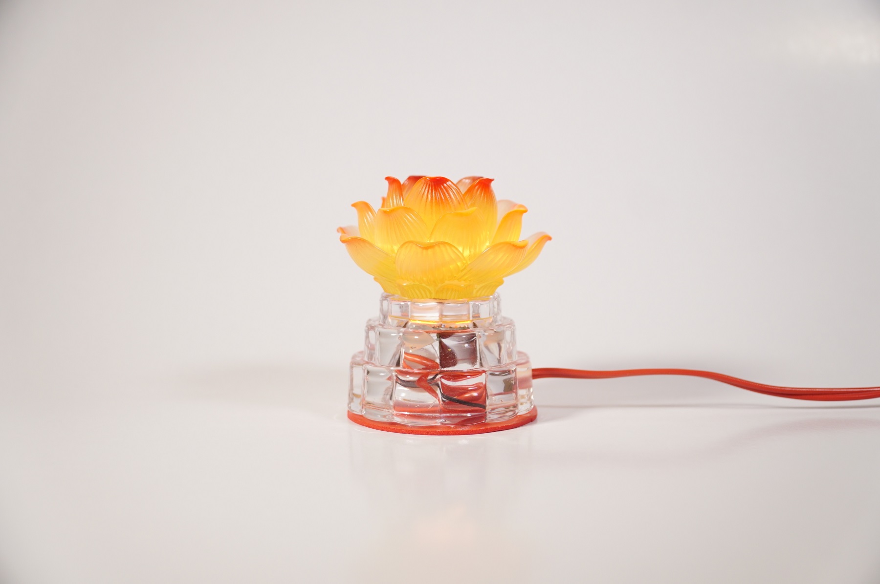 Đèn thờ led thờ cúng hoa sen vàng đổi màu đế pha lê - Nhiều cỡ