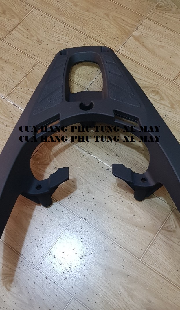 Cảng sau xe Vario 160 kiểu 300i