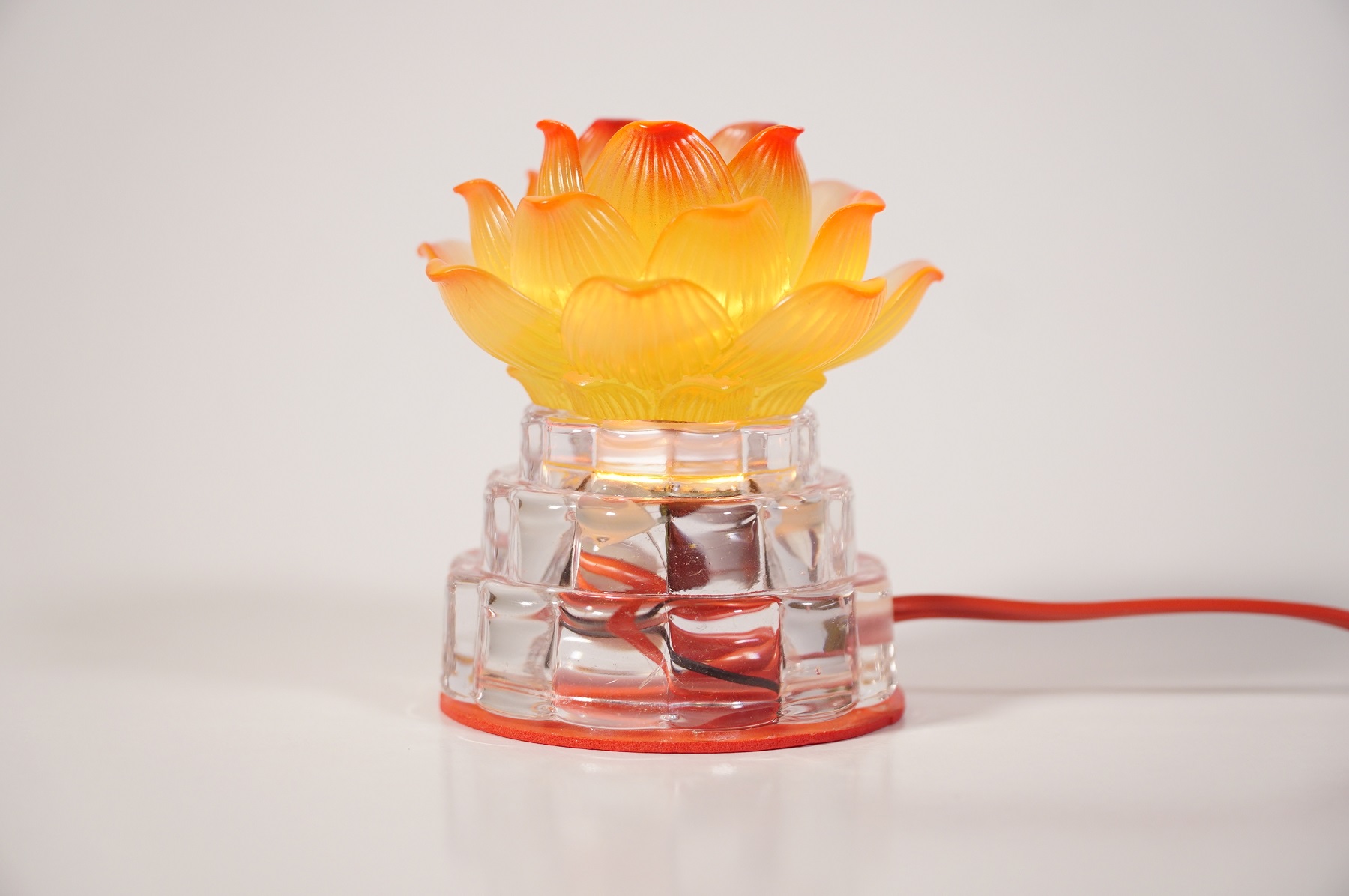 Đèn thờ led thờ cúng hoa sen vàng đổi màu đế pha lê - Nhiều cỡ