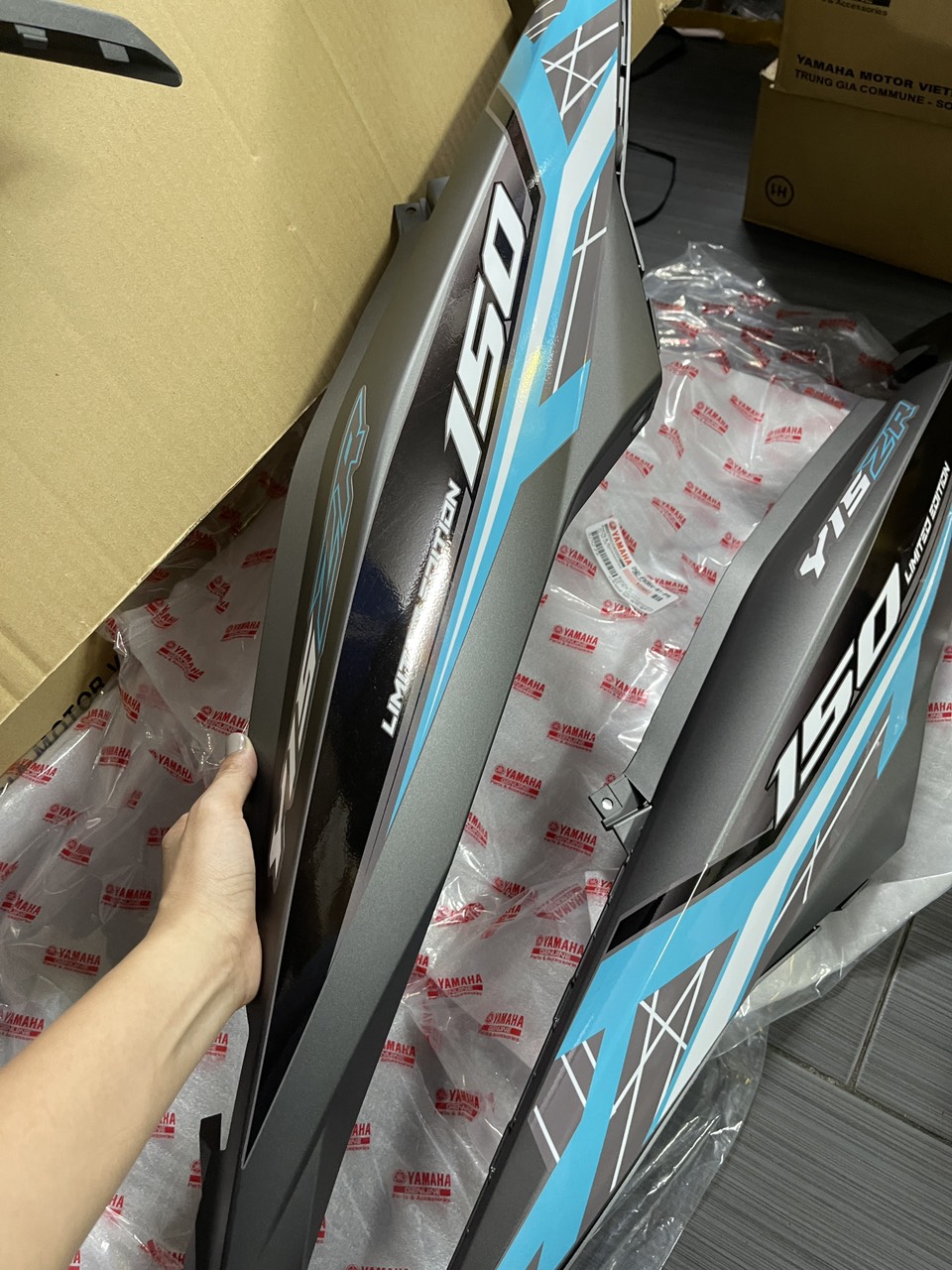 Áo Ex 150 xám xanh lục bảo tem dán sẵn