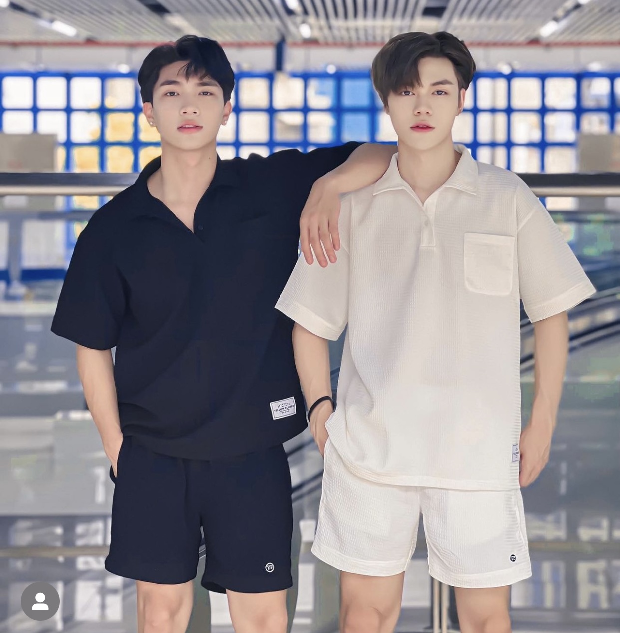 Bộ đồ tay ngắn có cổ YELLOW FLICKER unisex