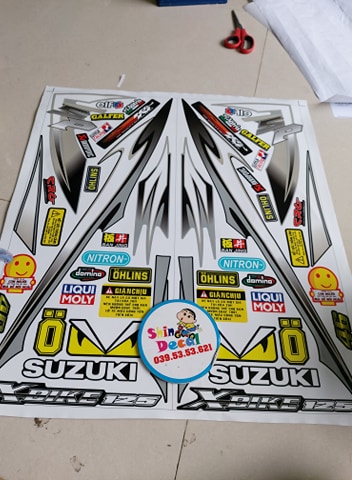 Tem suzuki xbike 125 xám đen trắng tặng logo
