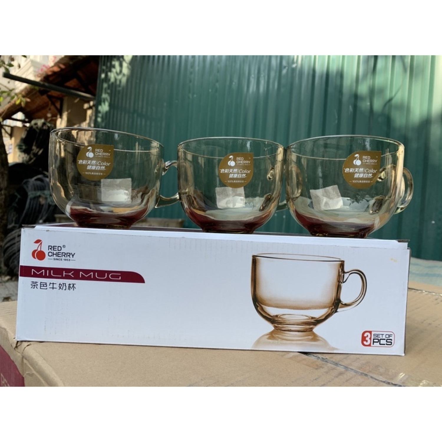 Cốc Thuỷ Tinh Màu Hổ Phách Có Tay Cầm