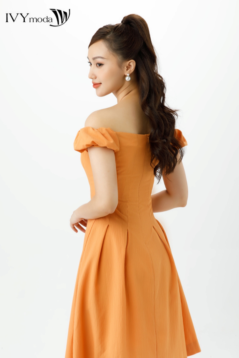 Đầm trễ vai xếp nếp IVY moda MS 48B9287