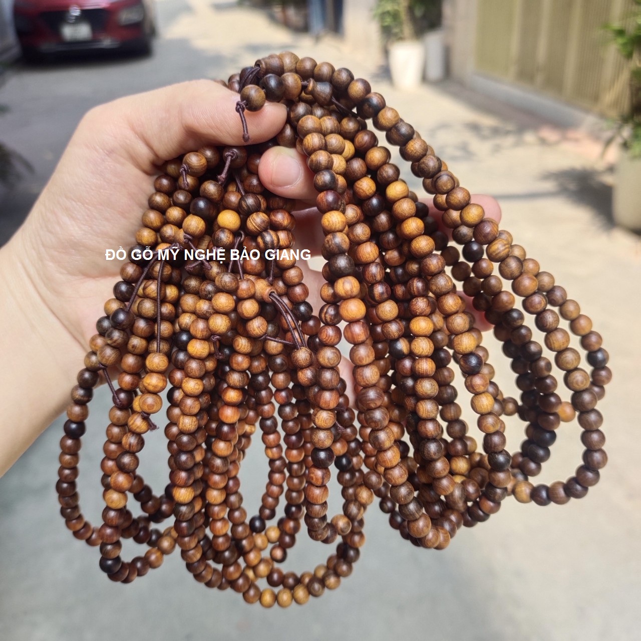 Vòng tay 108 hạt gỗ bách xanh size 6ly