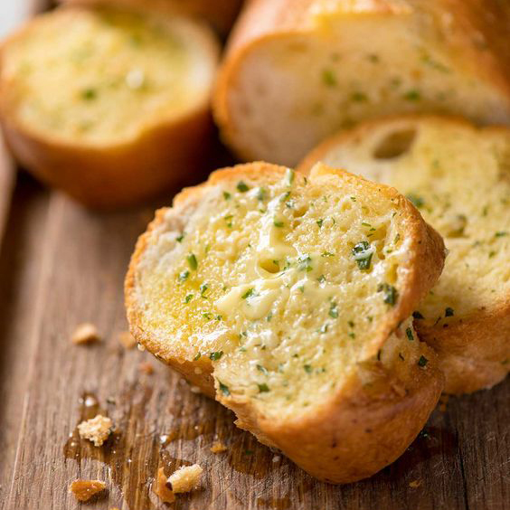 [HCM]Bánh mì nướng bơ tỏi ( kèm 3 loại sốt và phô mai phần nhỏ)