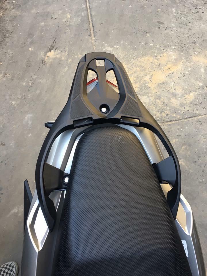 Cảng sau vario