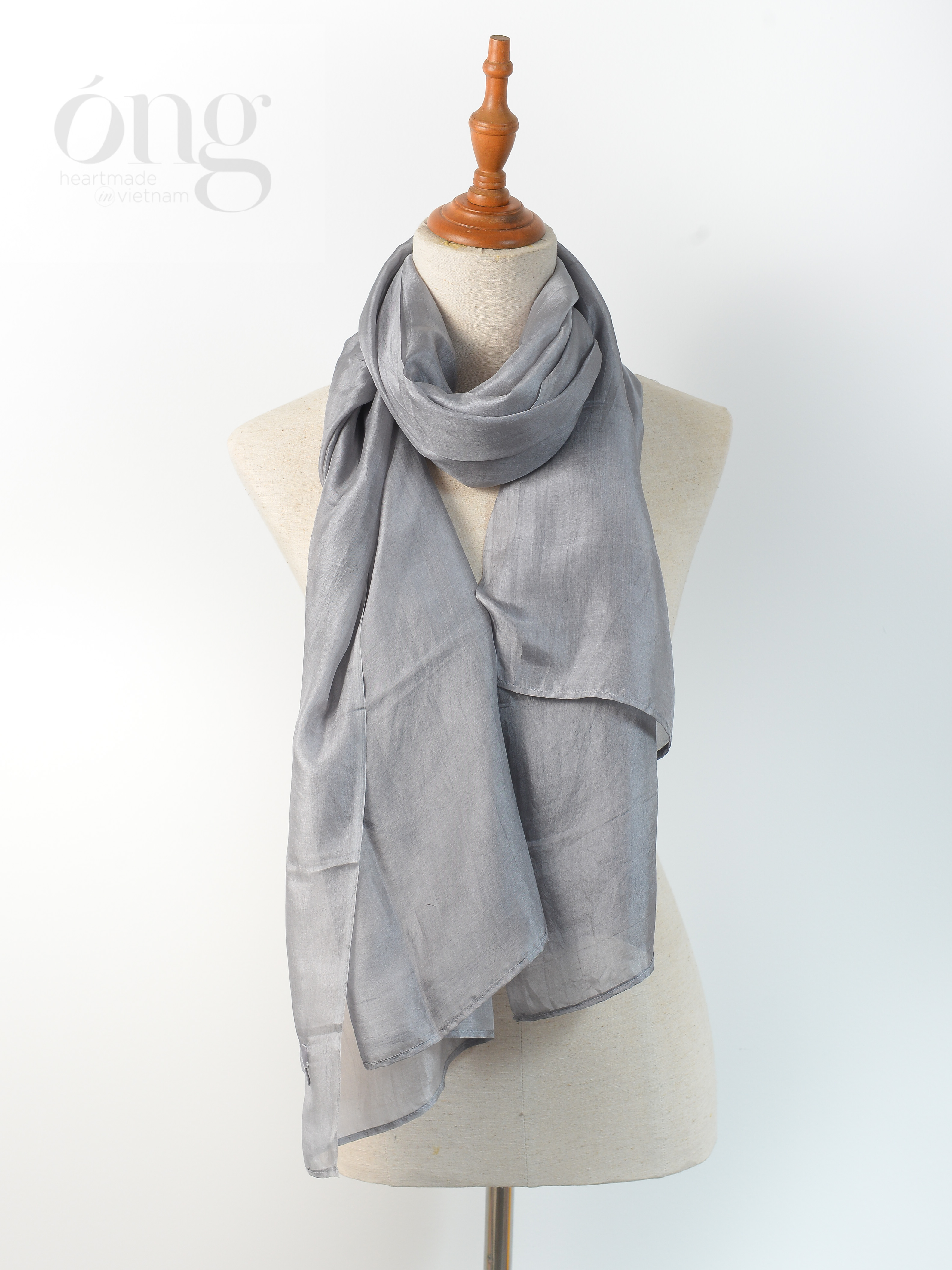 Khăn choàng lụa tơ tằm tự nhiên của Óng Silk