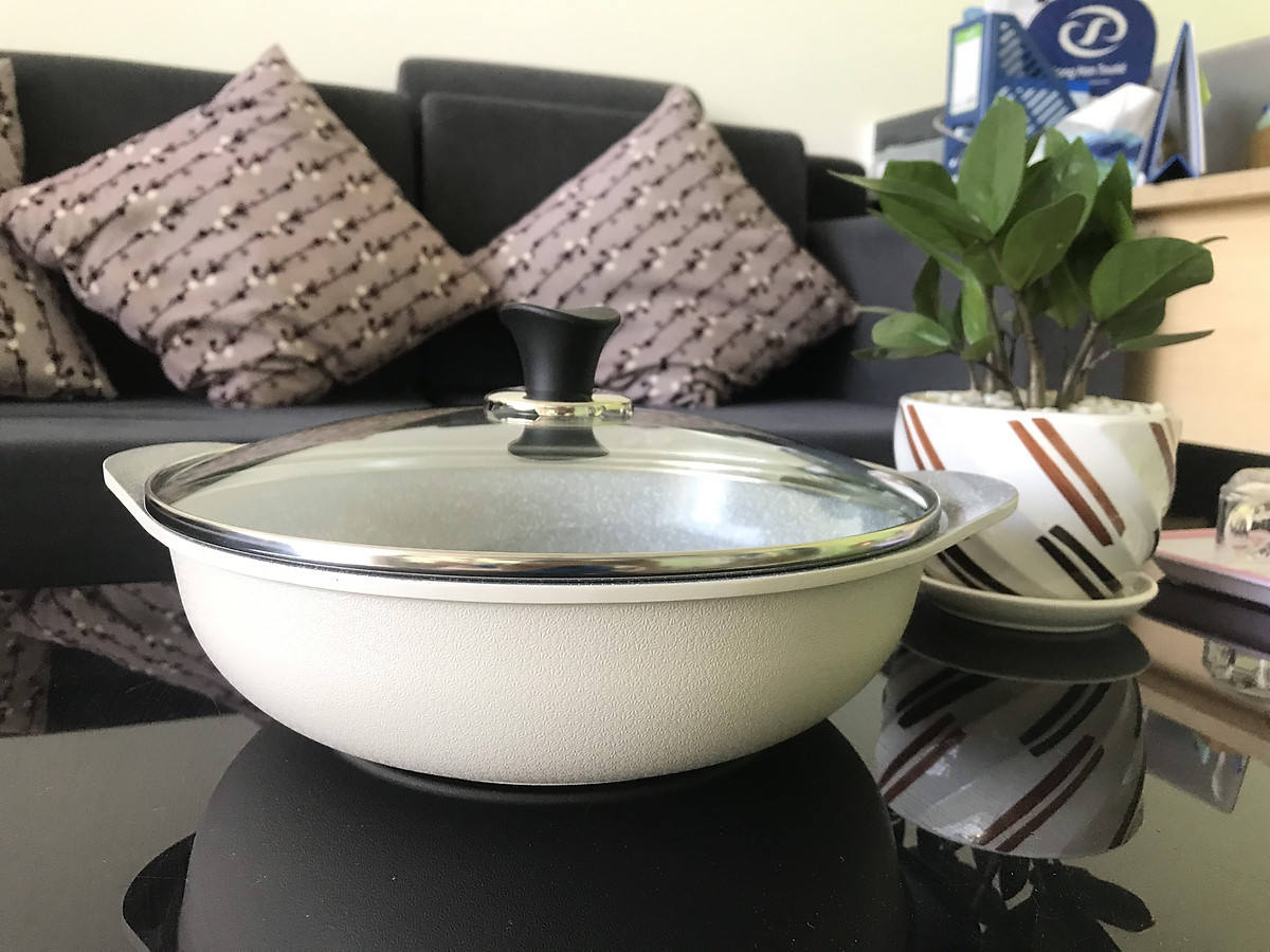 Nồi lẩu vân đá chống dính đường kính miệng 28cm Ecoramic-ETHW28-IH vung kính dùng bếp từ - Hàng chính hãng - Shop Bếp Xinh