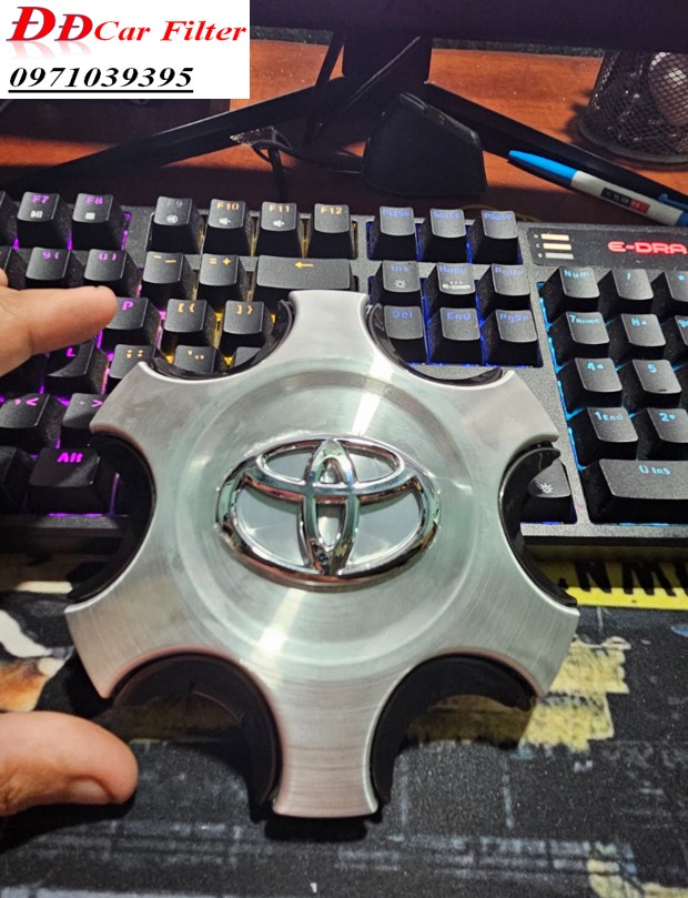Logo chụp mâm, ốp lazang bánh xe ô tô toyota fortuner . oem: 4260b-0k130