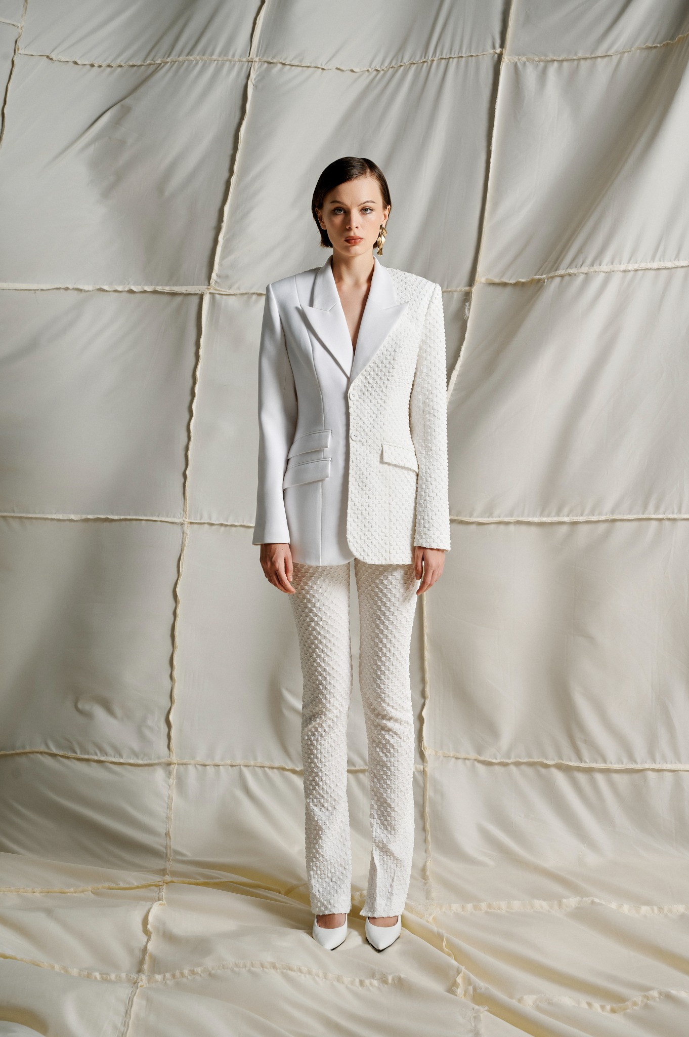 Áo blazer dáng suông cá tính - ESTHER STUDIOS Ripple Blazer - White