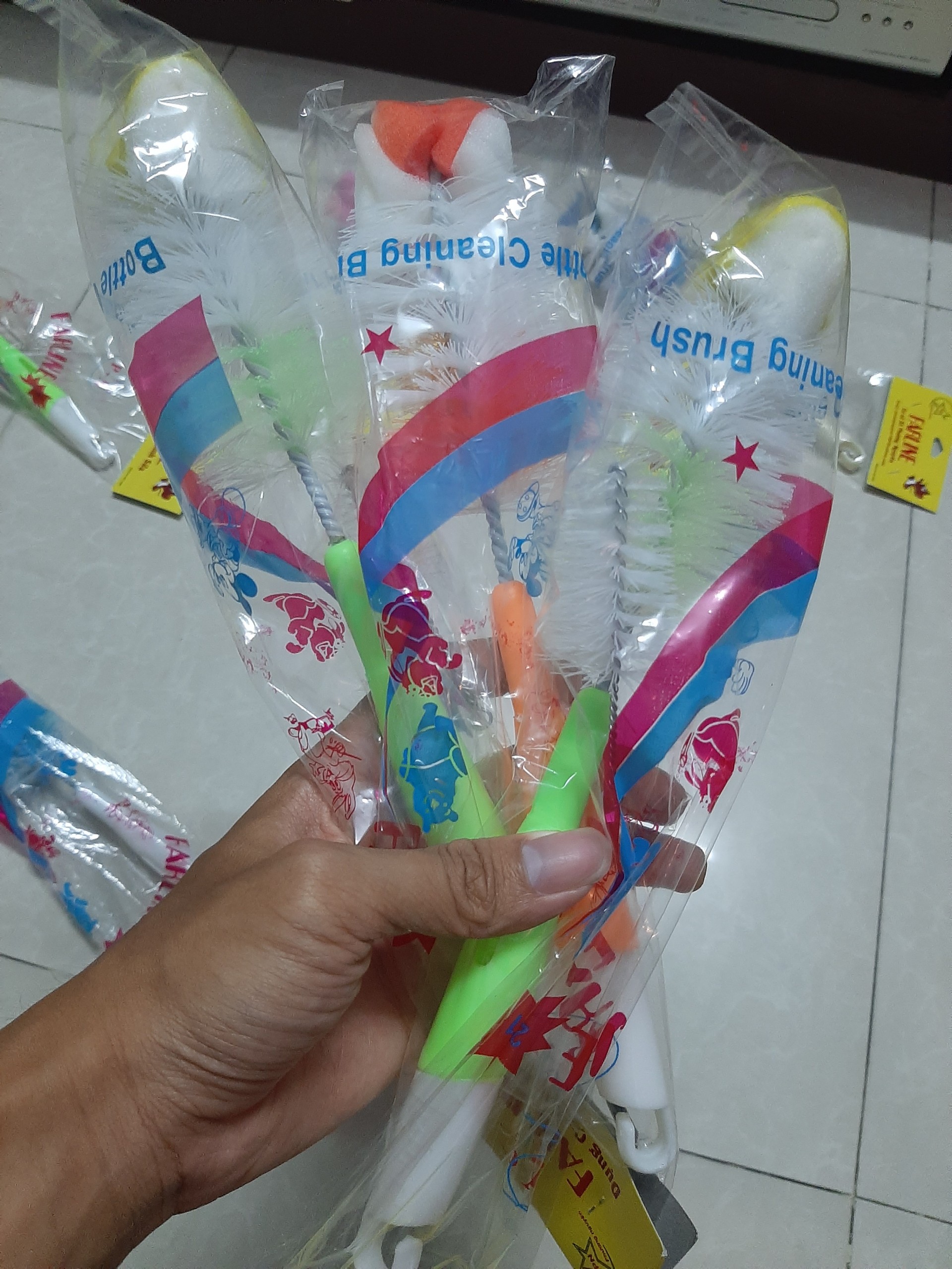 Cây cọ súc bình sữa cho bé