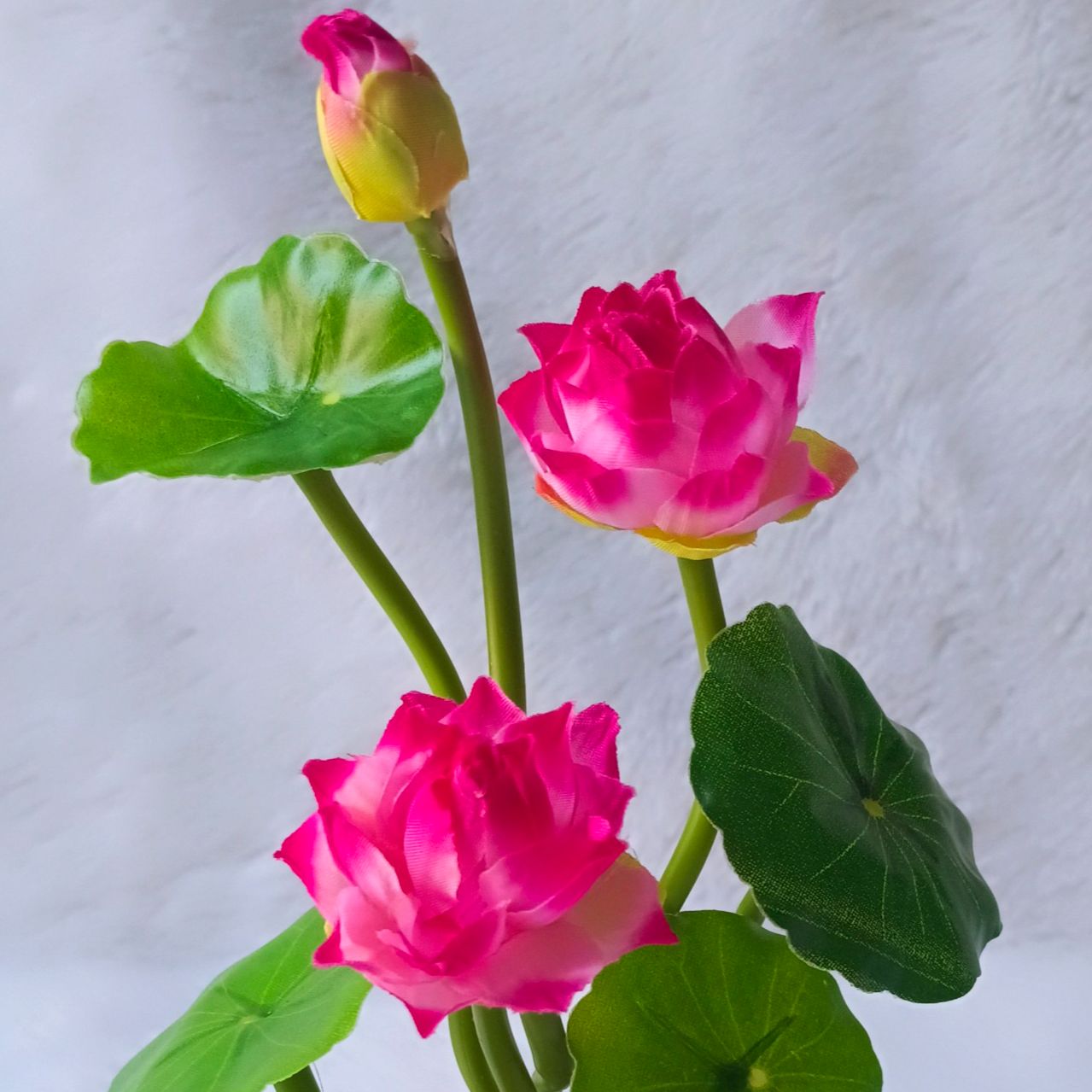 Chậu hoa sen mini VI094 (2 bông 1 nụ, cành cao20cm, kích thước chậu 5x5 cm), hoa giả trang trí