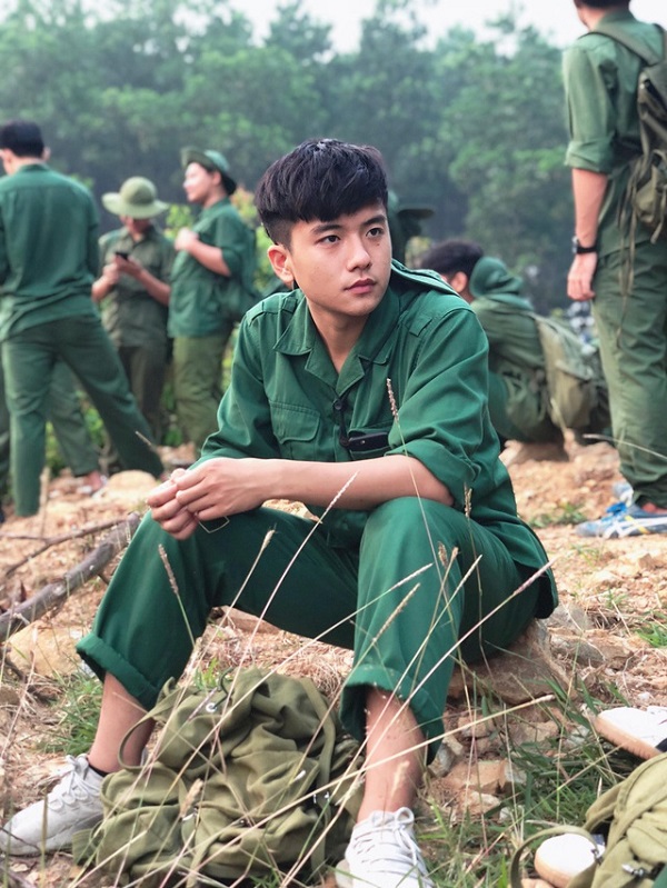 Bộ quần và áo bay tập quân sự