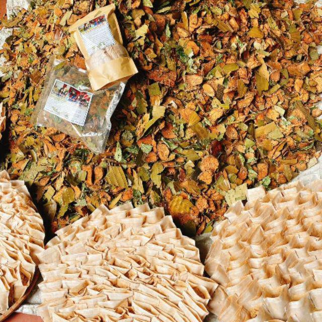 Lá tắm dân tộc Dao đỏ cho mẹ sau sinh
