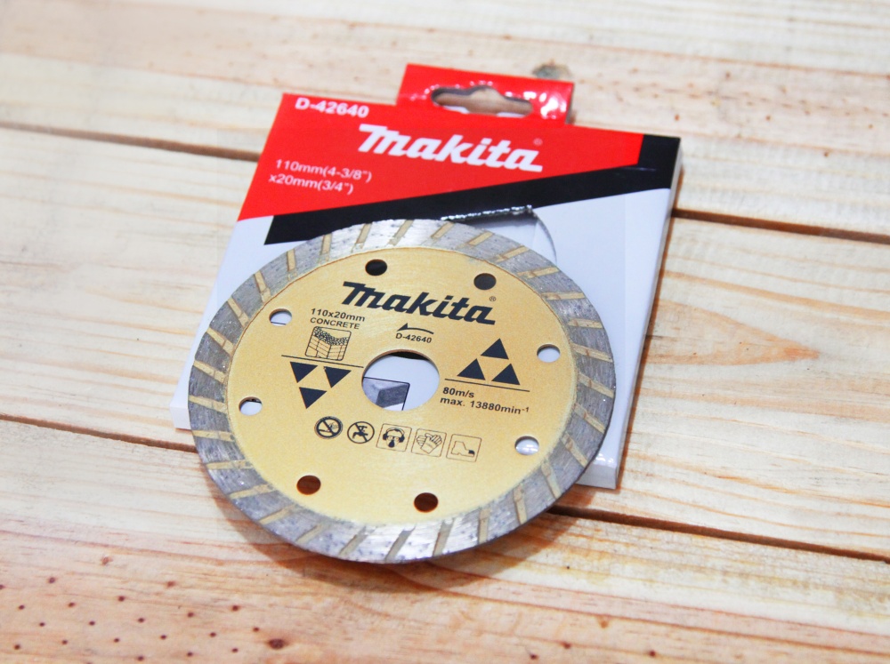 CHÍNH HÃNG - Lưỡi cắt kim cương 110 x 20mm Makita D-42640  chuyên dùng để cắt gạch, bê tông( Khô)