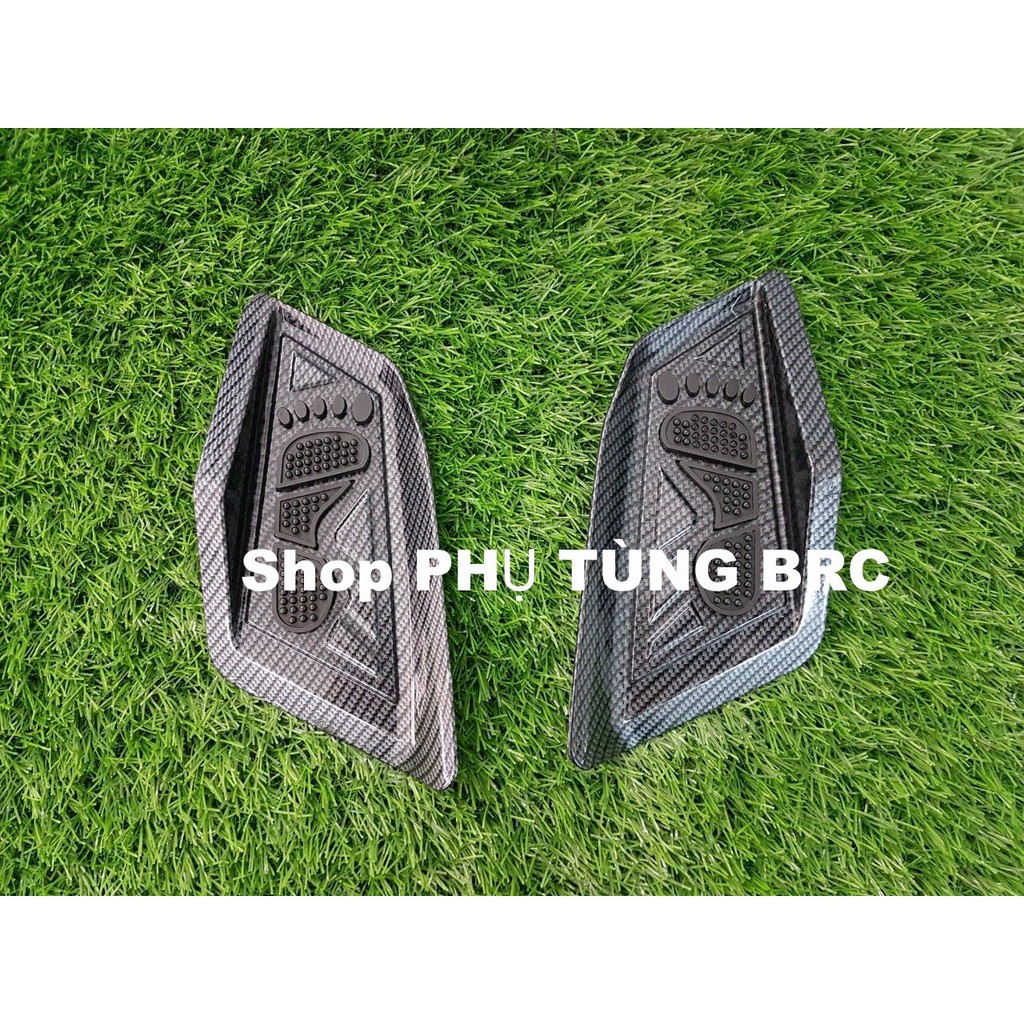 Ốp gác chân em bé phủ cacbon xe AIR BLADE 2020, 2021( 1 cặp ).