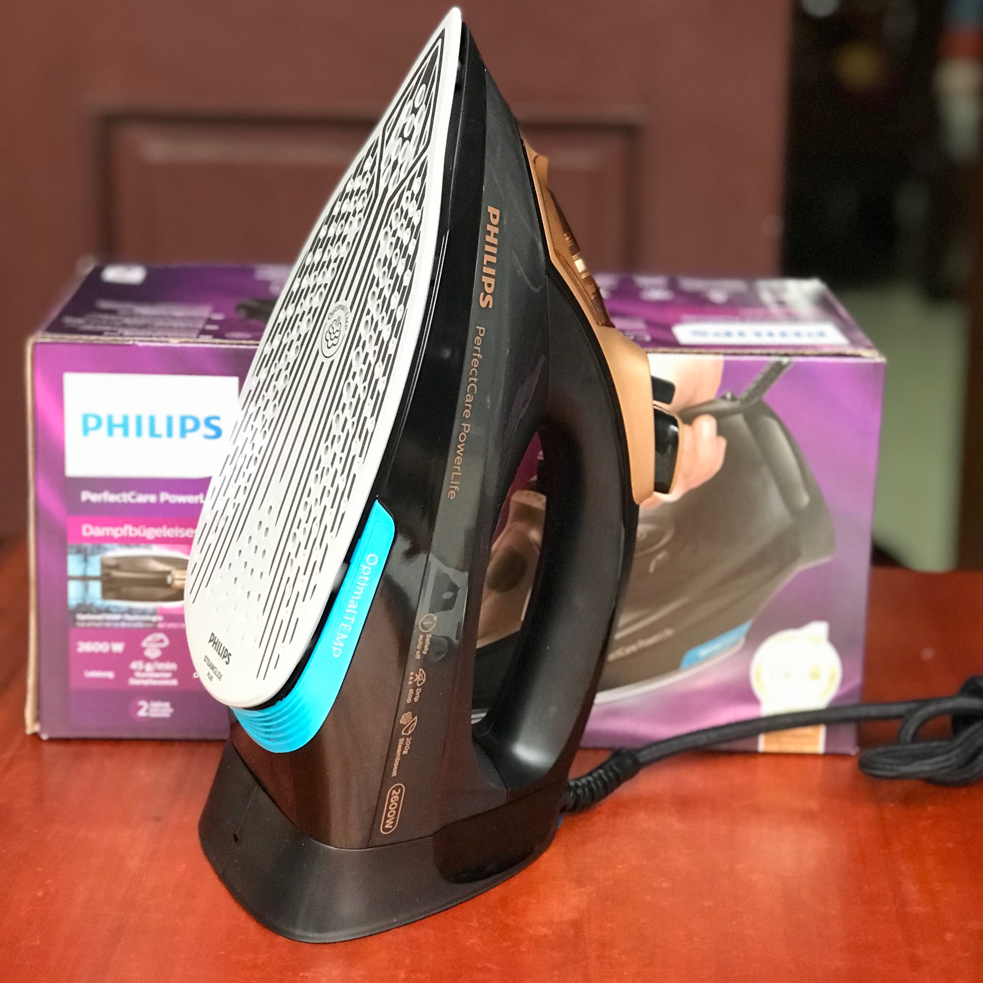 Bàn ủi hơi nước Philips GC3929