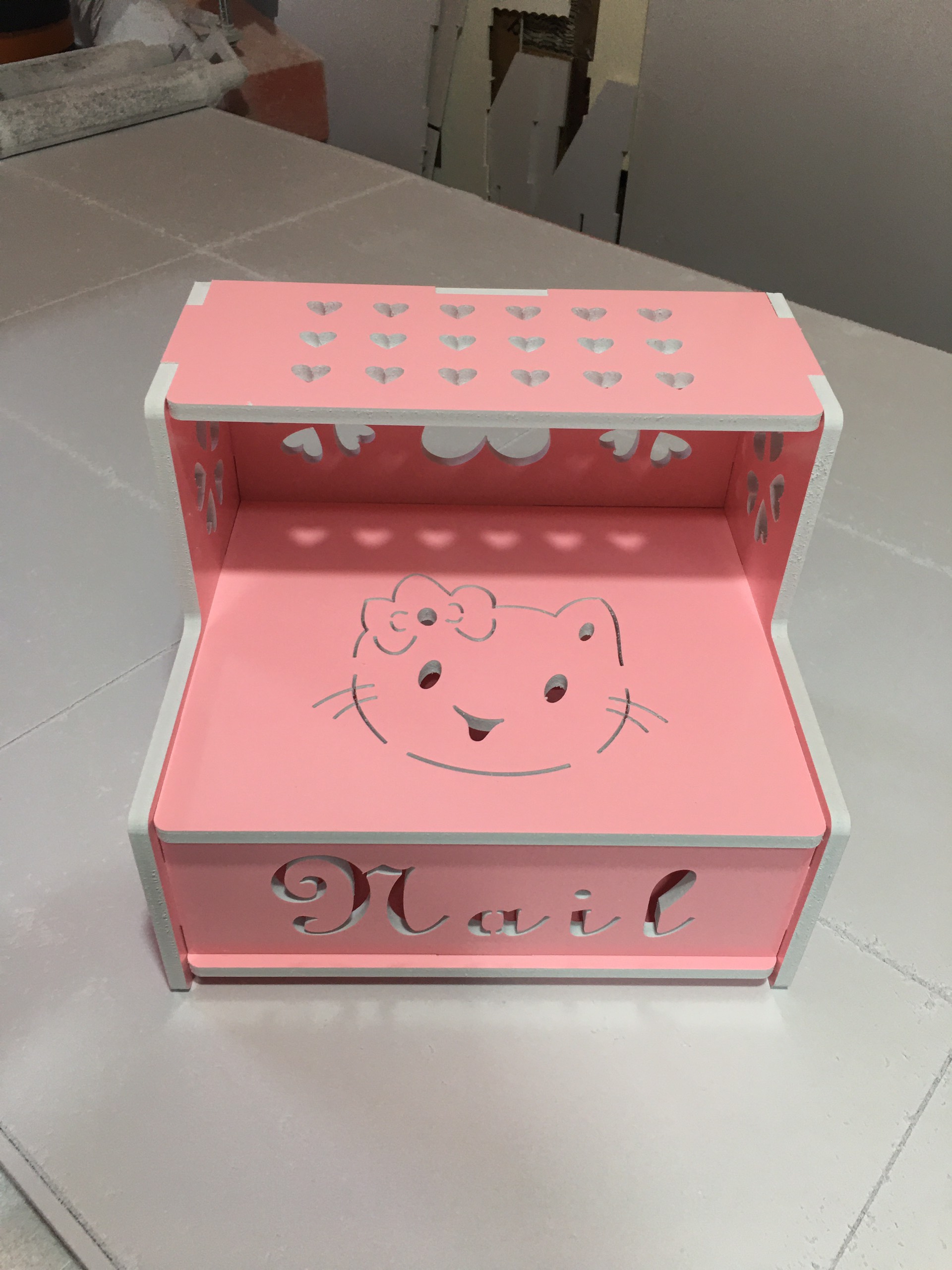 kệ chân nail kitty mặt cười có ngăn
