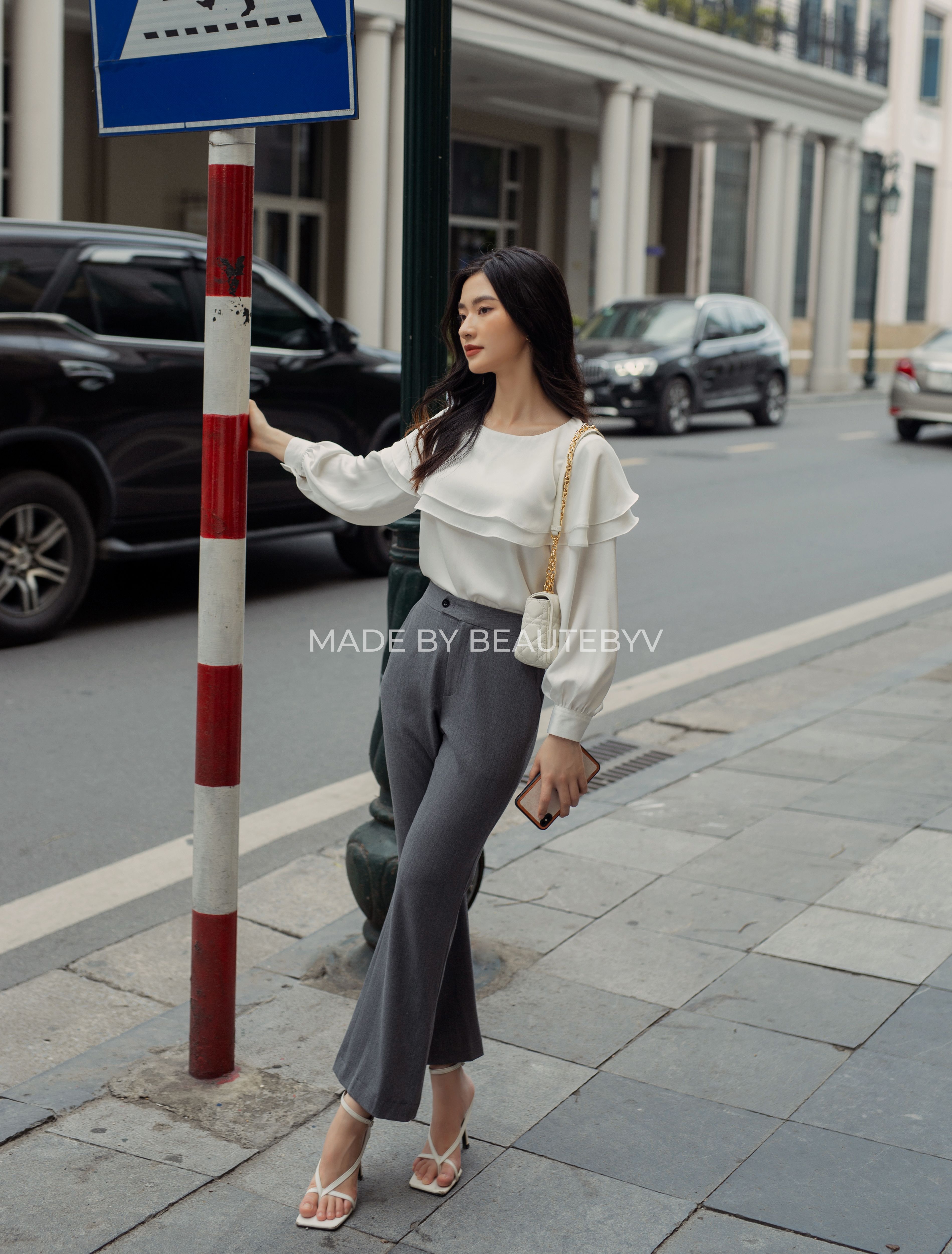 BEAUTEBYV - Quần Ống Loe