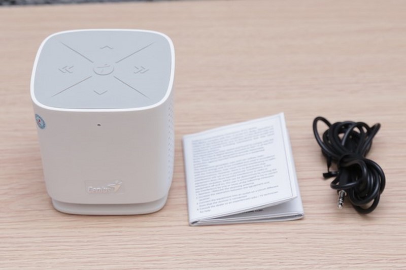 Loa Bluetooth Genius SP-920BT (trắng)