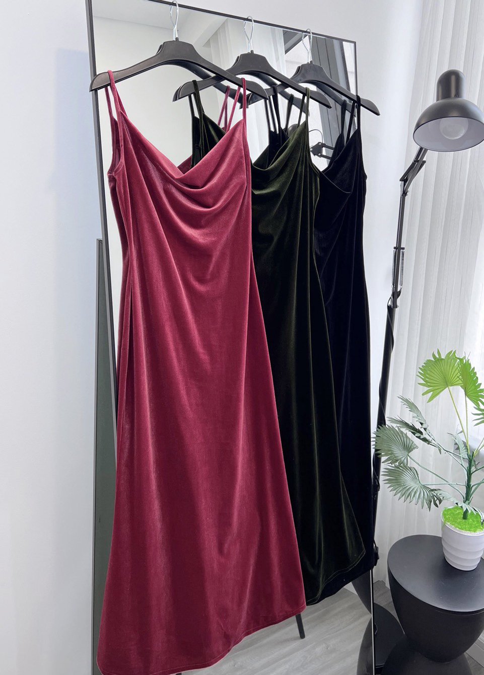 Đầm dây nhung cổ đổ AfterBefore