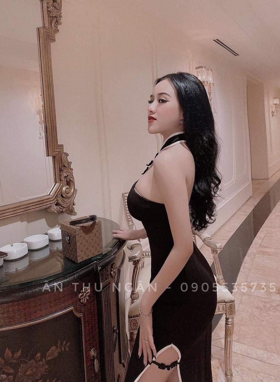 Đầm sườn xám cổ cách tân viền