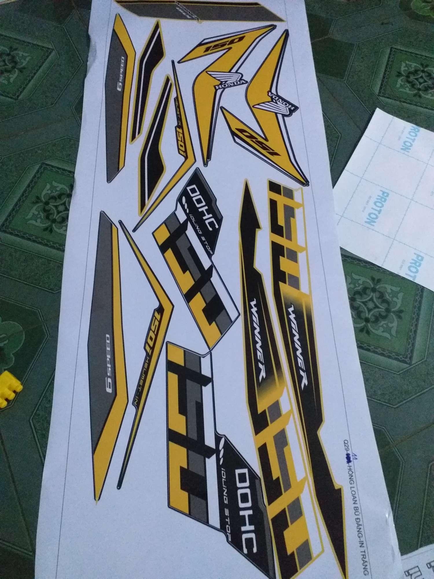 Tem rời dán xe winner