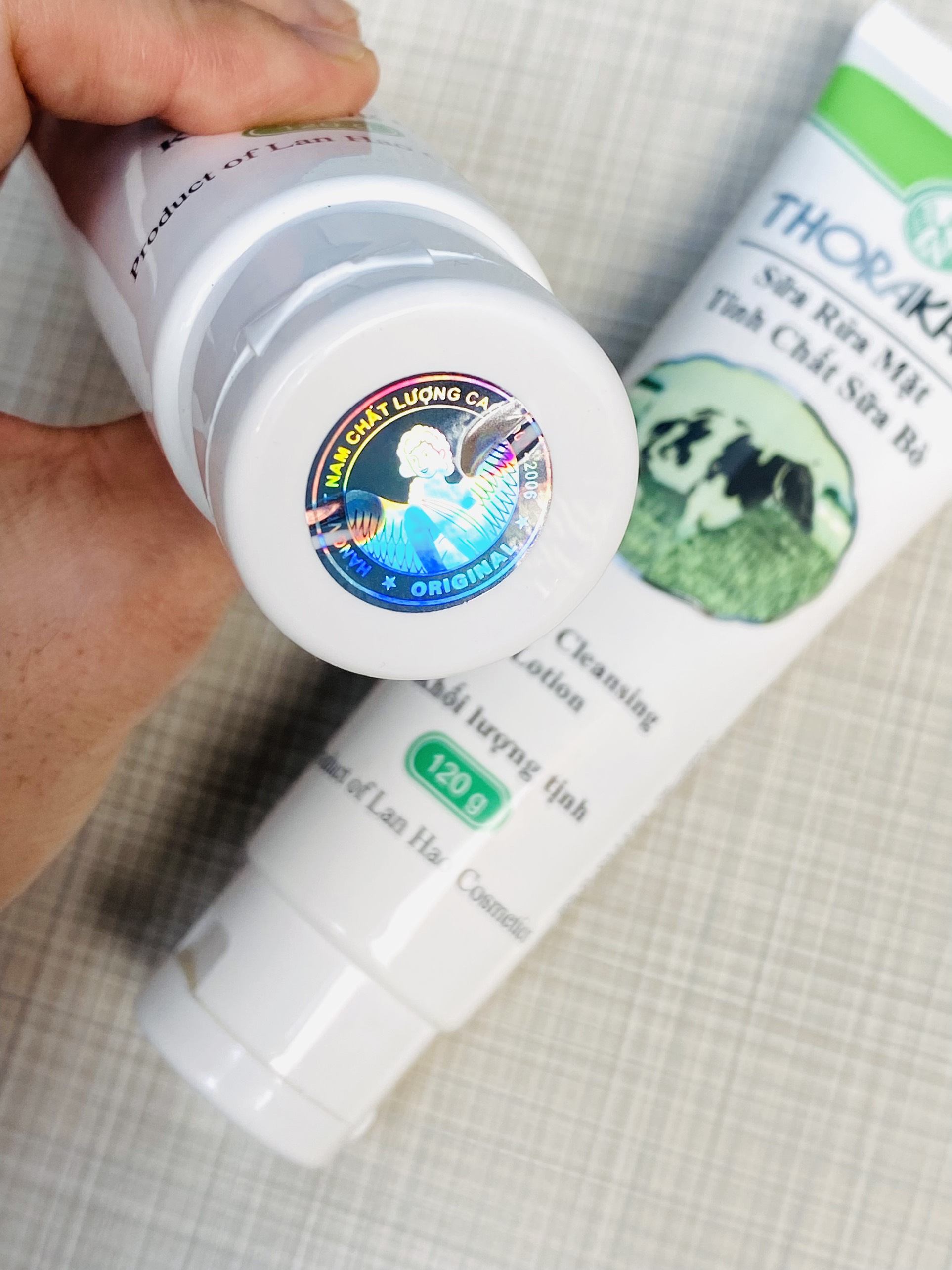 [HCM] ( Chính hãng) Sữa rửa mặt tinh chất sữa bò có hạt Thorakao 120g