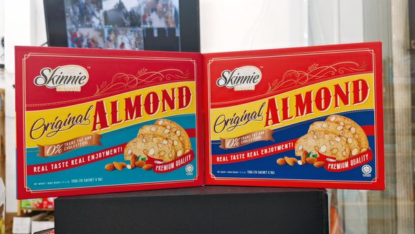 Bánh hạnh nhân Skinnie Biscotti Original Almond hộp 135gr (15 bánh)
